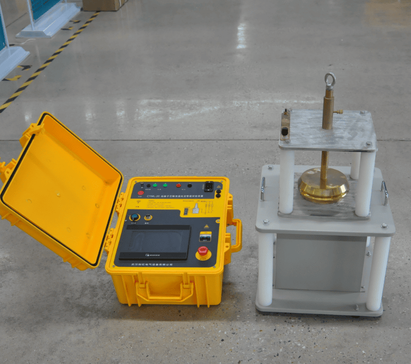 絕緣子芯棒泄漏電流智能試驗(yàn)裝置實(shí)物圖