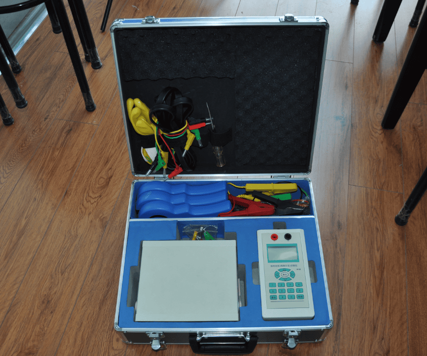 智能雙臺區線路分支識別儀實物圖