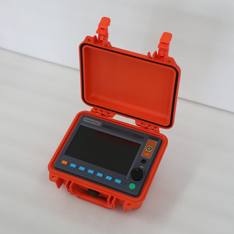 多次脈沖電纜故障測試儀實物圖